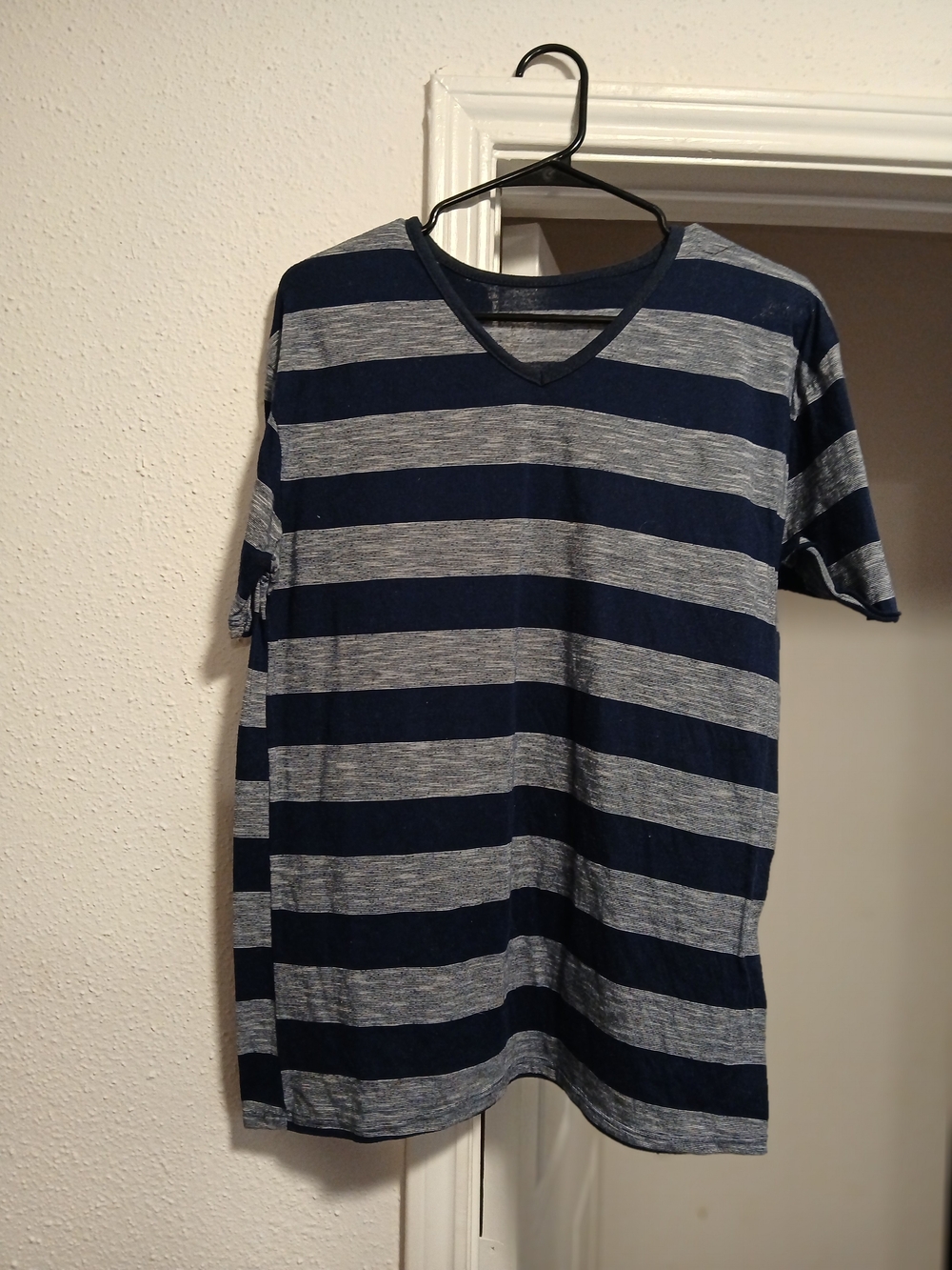 Mothers Vintage Men's Navy and Gray Striped V-Neck Shirt